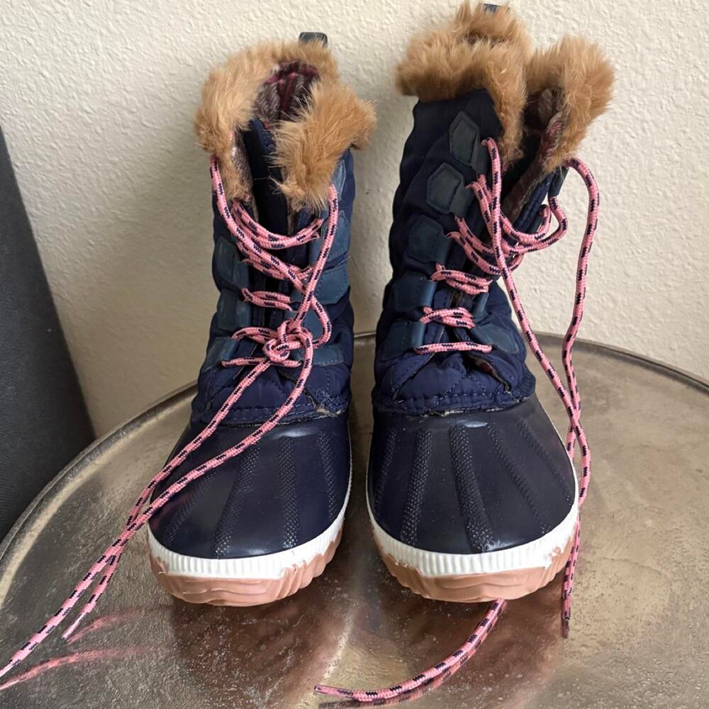 Navy & Pink Faux Fur Trim Duck Winter Boots size 7